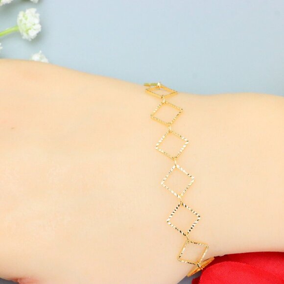 "Elegant & Trendy Bracelet, A Perfect Gift for Women, Thoughtful, EVCH1704 - Picture 1 of 10